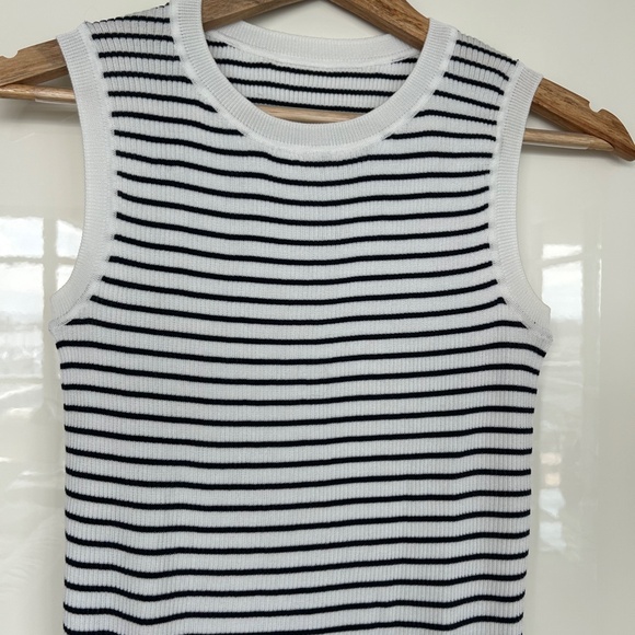 Classic Tank Striped Top NWT - Picture 2 of 2